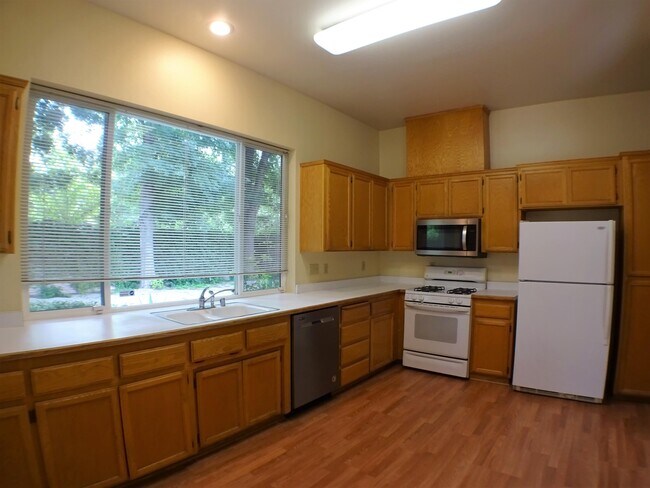 Building Photo - 435 Mission Santa Fe Cir