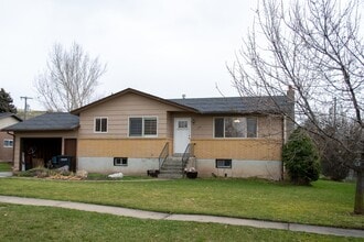 Building Photo - 176 E 200 S