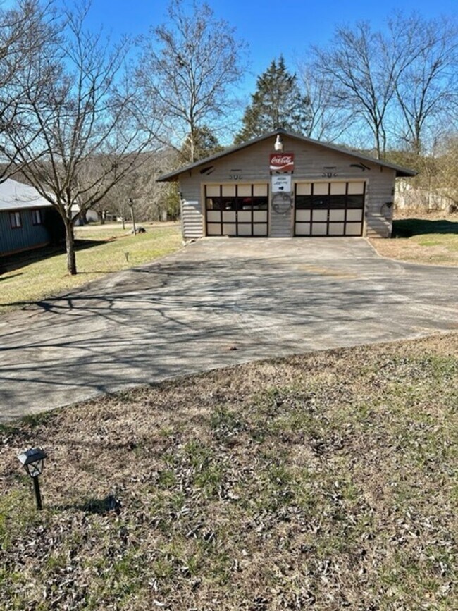Foto del edificio - Greenback 37742-2 Bedrooms, 2 Baths, 2 car garage. Call Dick Cutler 865-254-1940