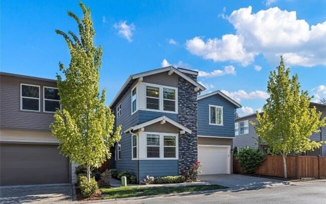 Building Photo - Beautiful East facing Home at King's corner with 4 Bed and 2.5 bath