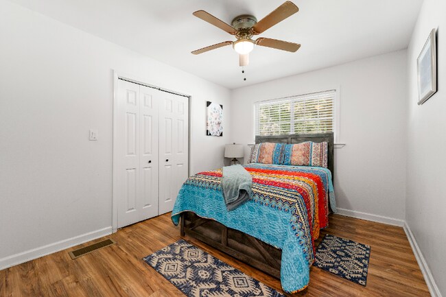 Foto del edificio - 5989 Bowden St