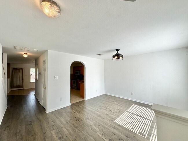 Foto del edificio - $250 Off 1st Month!  Viewable Now!  Small ...