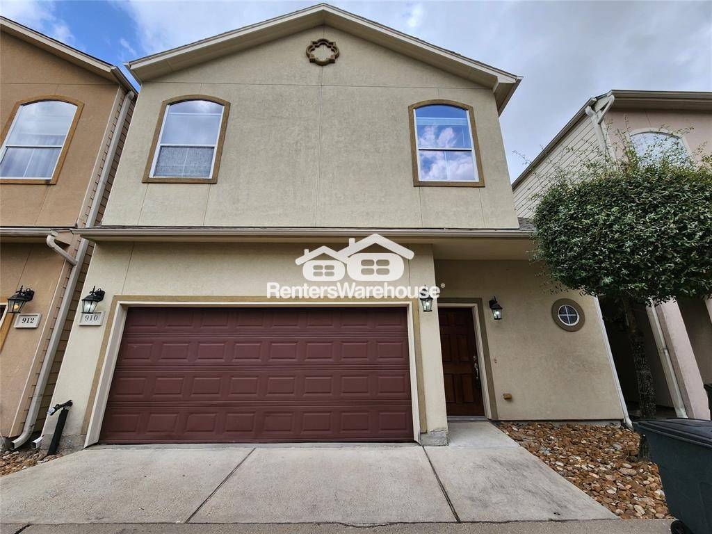Foto principal - 910 McKinney Park Ln