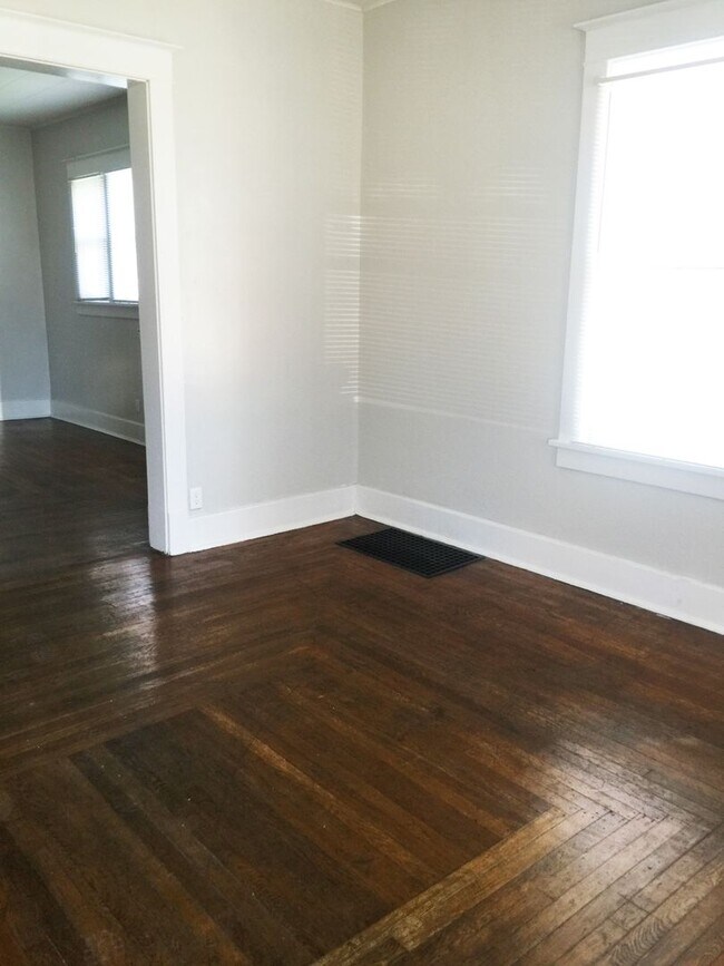 Photo - 1213-1215 Elizabeth Street Apartment