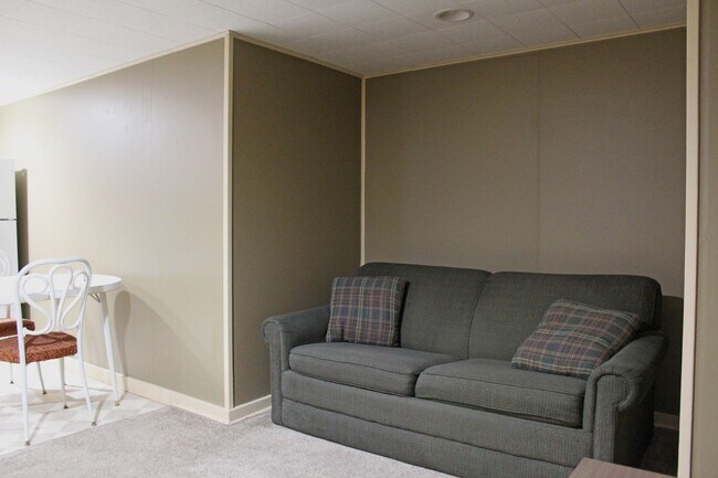 Foto del edificio - All utilities included in this 1-Bedroom, 1-Bath Garden-Level Apartment