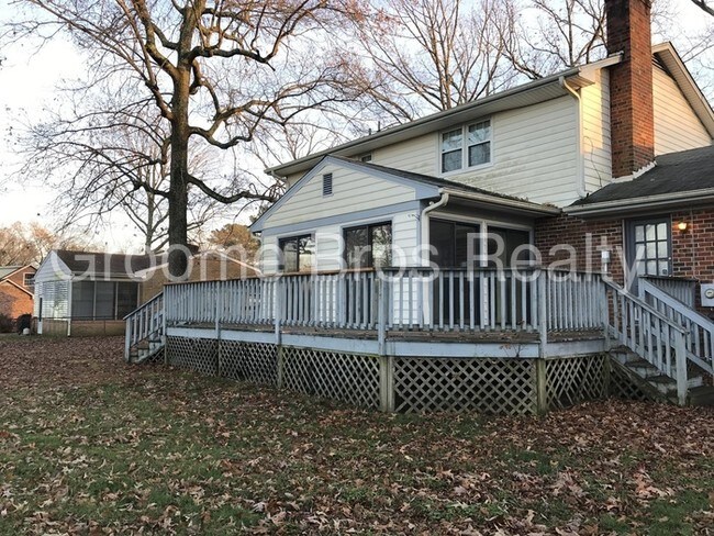 Building Photo - 105 Webster Rd