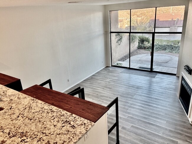 Building Photo - 2700 Vista Grande Dr NW