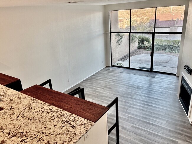 Foto del edificio - 2700 Vista Grande Dr NW