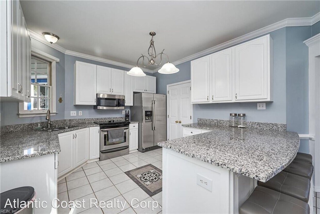 5 br, 2.5 bath House 105 Aberfeldy Way House Rental in Yorktown, VA