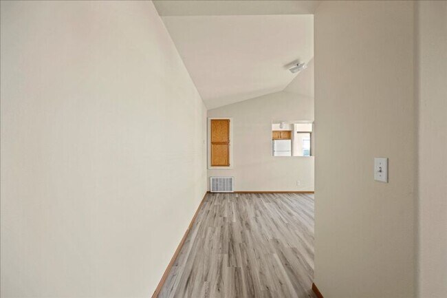 Foto del edificio - 6305 Chapel Hill Blvd