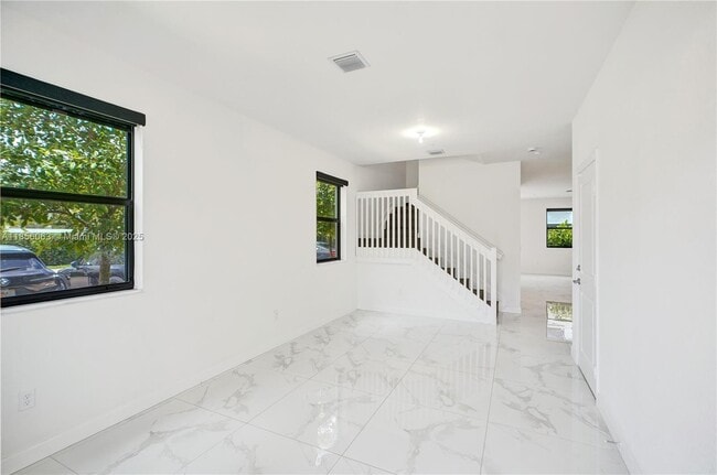 Building Photo - 213 SW 159th Ct