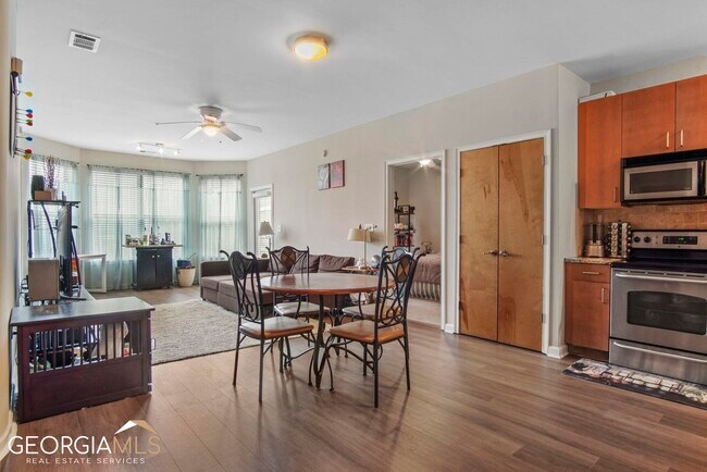 Foto del edificio - 898 Oak St SW