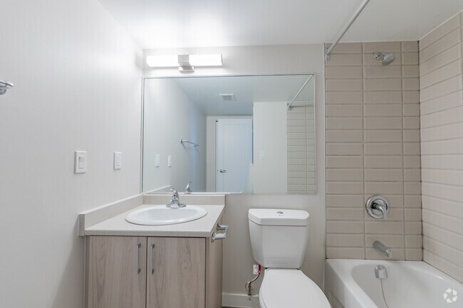 1 chambre, 1 salle de bain - 548 pi2 - Salle de bain - Glen Terrace Apartments
