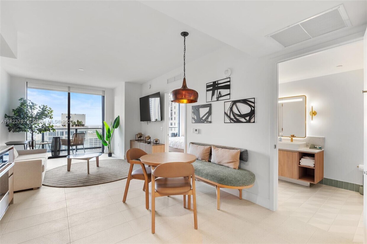 Foto principal - 159 NE 6th St