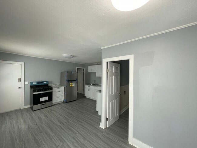 Building Photo - 9 Patten Ct