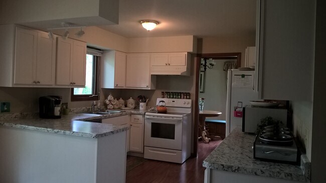Foto del edificio - 7326 Harvest Hill Rd