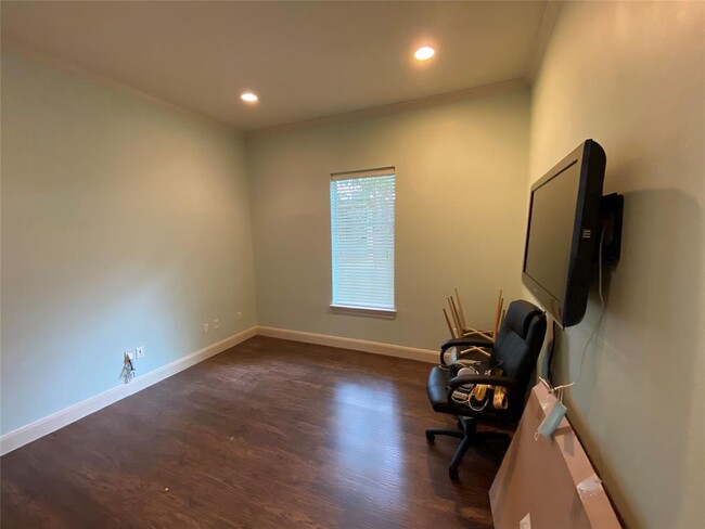 Building Photo - 4501 Cartwright Rd