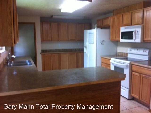 Foto del edificio - 5 br, 3 bath House - 116 Linden Avenue