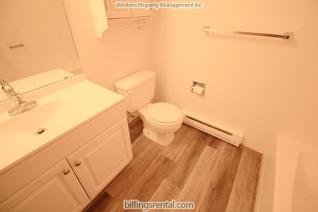 Baño - 3321 Central Ave