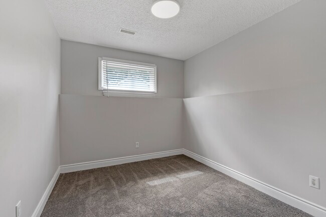 Building Photo - 1422 Noel Crt