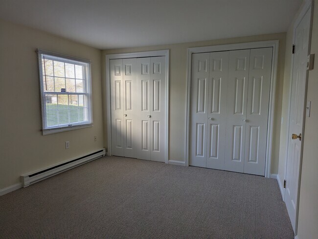 Foto del edificio - 482 Cedarcrest Dr