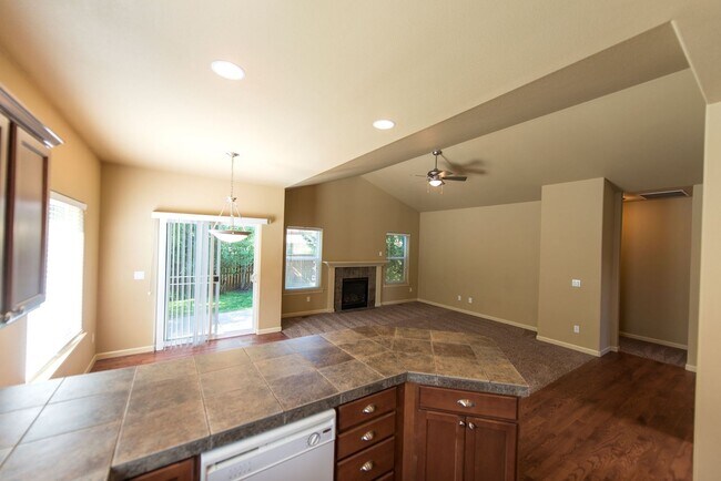 Foto del edificio - Very nice single level home in NE Bend!  P...