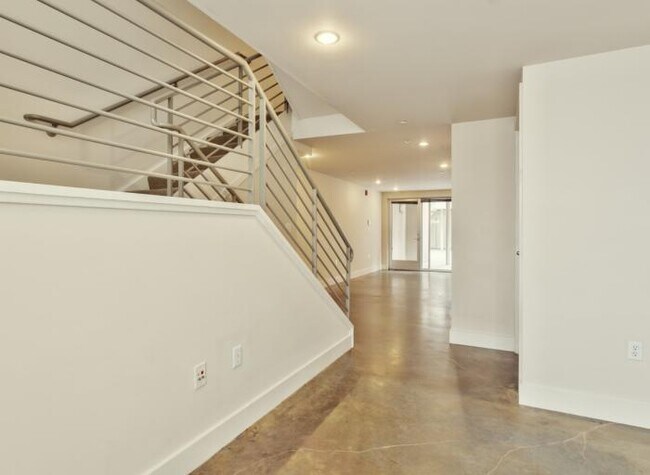 Building Photo - 2 bedroom in San Francisco CA 94103