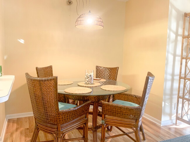 Foto del edificio - 320 Knotty Pine Cir