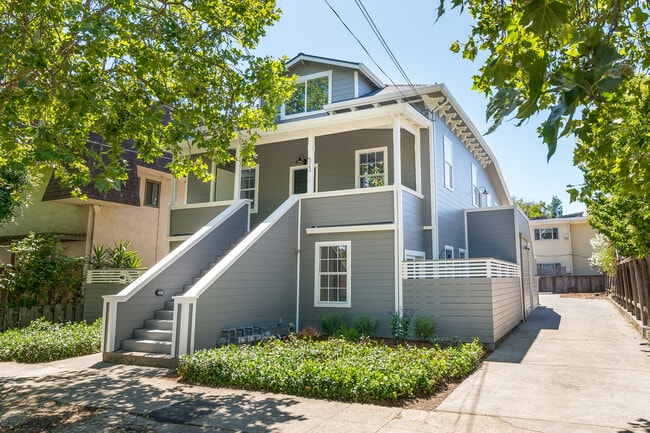 Building Photo - 523 B St