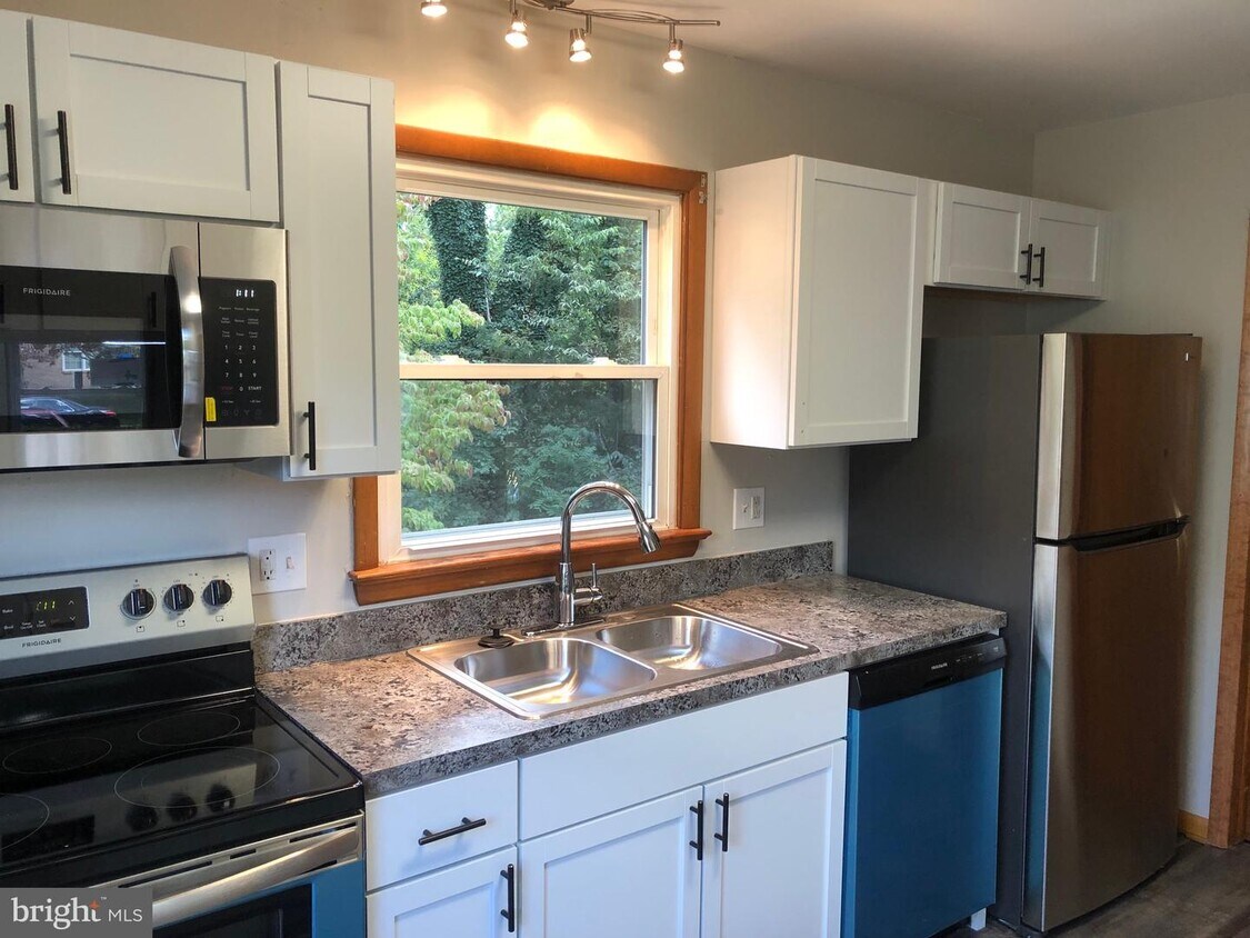 Primary Photo - 202 Brookside Terrace