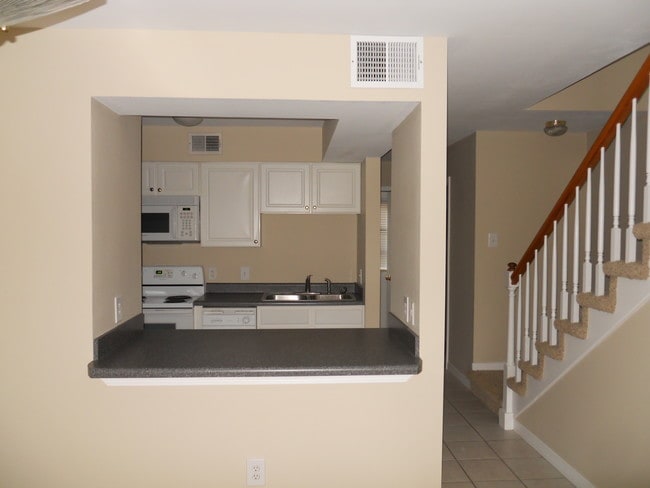 Kitchen - 4405 Lefkoe St