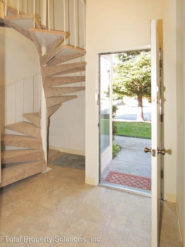 Building Photo - 1301 Montego