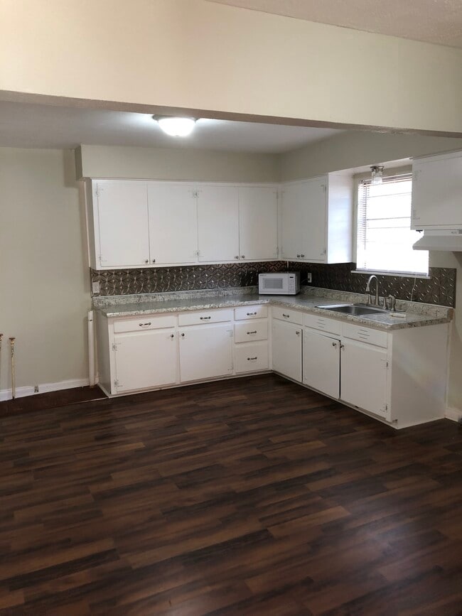 Building Photo - 1111 Sycamore St