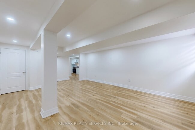 Building Photo - 50 Glebe Cres
