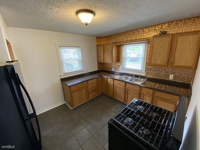 Building Photo - 2 br, 1 bath House - 143 Amos St