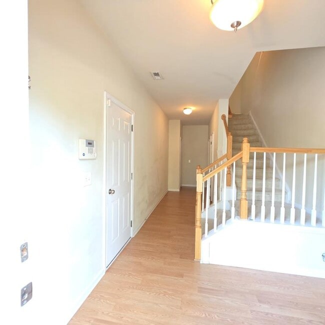 Foto del edificio - 294 Linden Park Ln