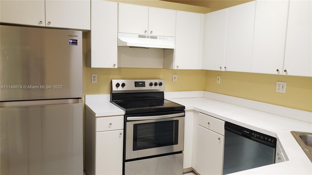 Foto principal - 6940 NW 179th St
