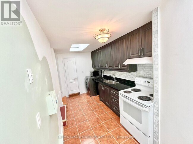Photo du bâtiment - 866 Bathurst St