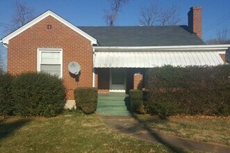 Building Photo - 3040 Campbell Ave