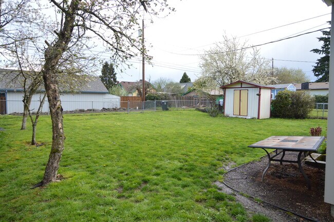 Foto del edificio - Fully Renovated Tacoma Home with Massive New Deck & Modern Upgrades