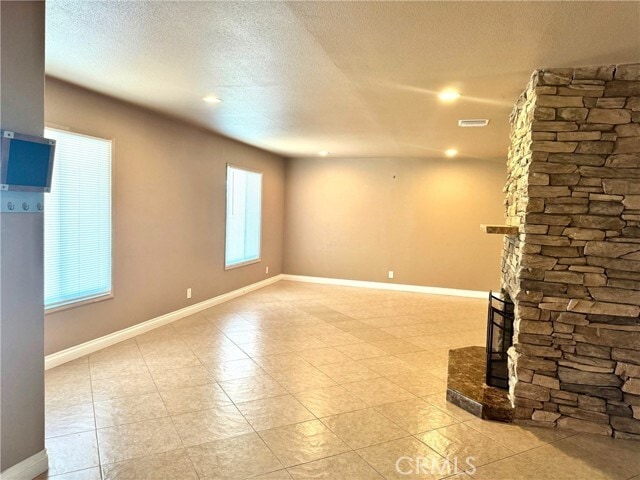 Building Photo - 2708 E Lizbeth Ave