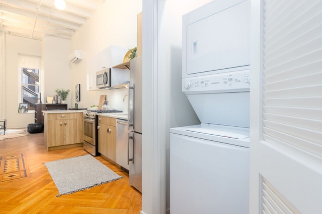 Building Photo - 25 E Adams St