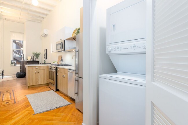 Photo - 25 E Adams St Apartment