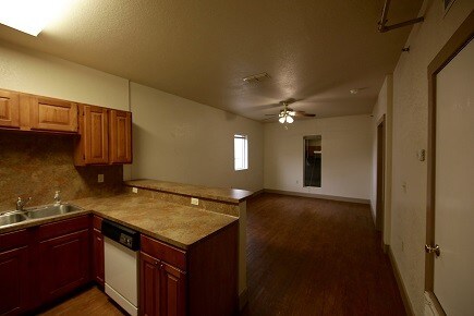 Building Photo - 425 Schatzell St