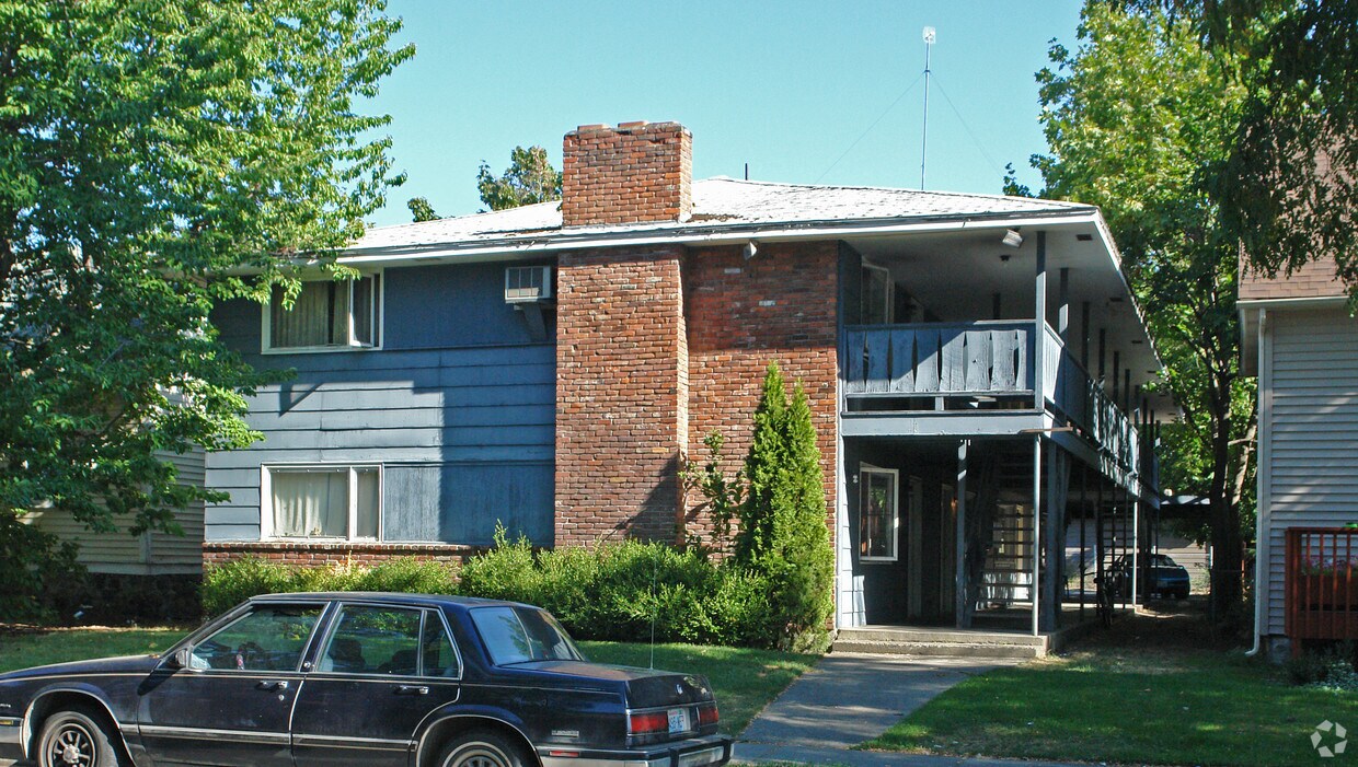 Primary Photo - 943 E Augusta Ave
