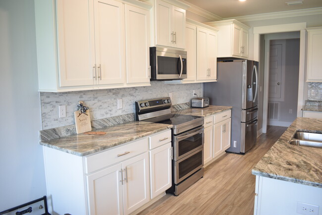 Building Photo - 6046 Cherry Hill Cir