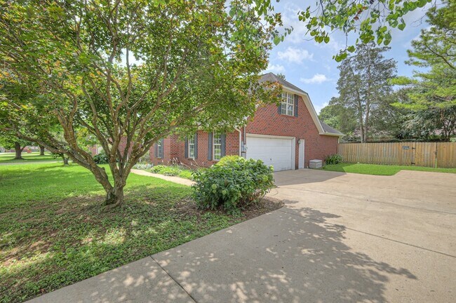 Building Photo - 405 Sandi Ct