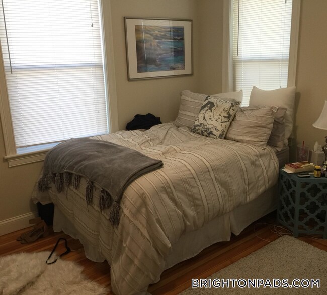 Building Photo - 36 Colborne Rd