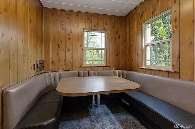 Building Photo - Charming Bellingham Retreat with Bright Living Spaces & Private Yard