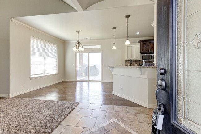 Building Photo - Charming 3-Bedroom / 2-Bathroom Home!